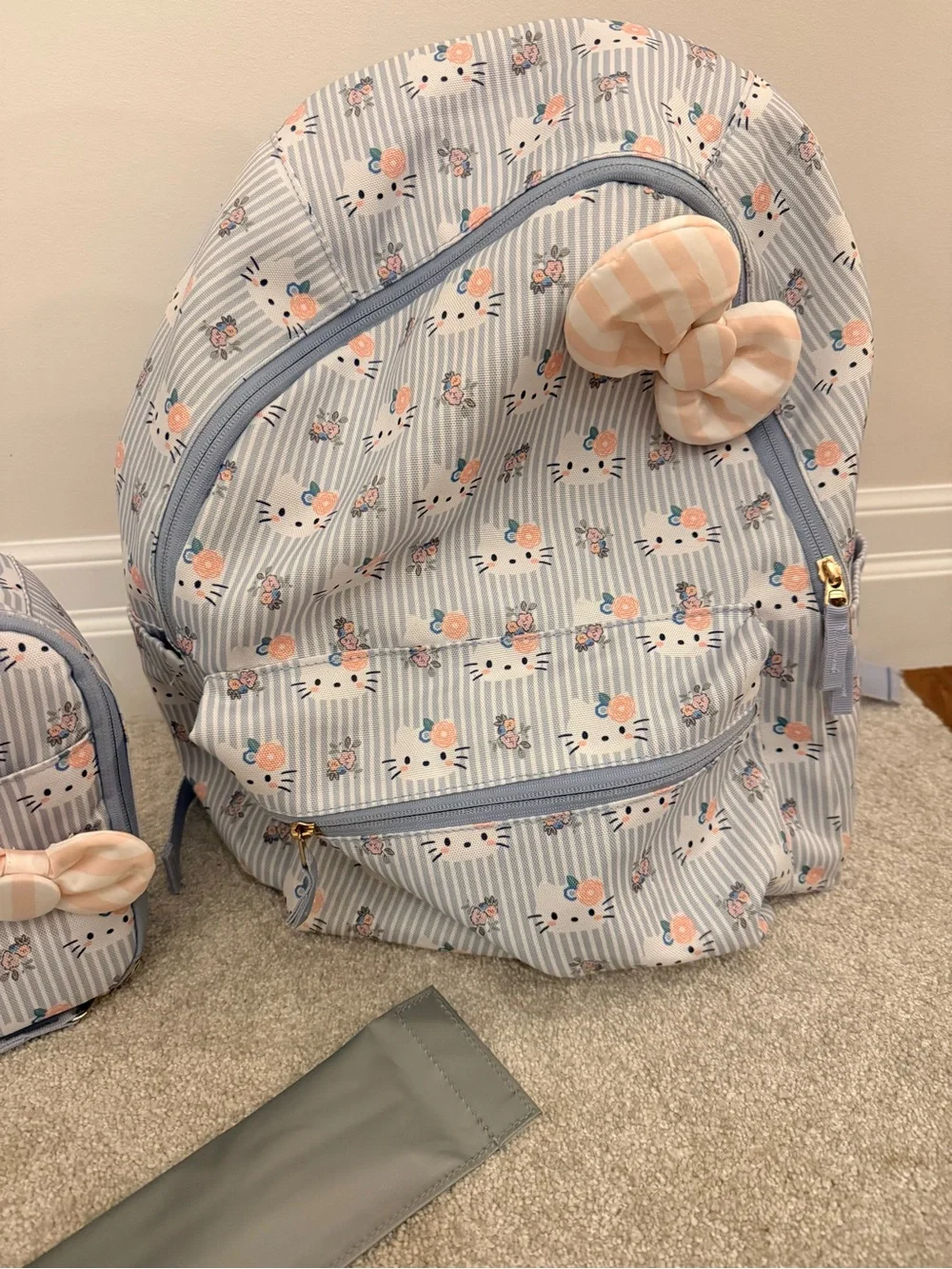 Pottery barn hello kitty Floral Bow Backpack and Lunch Bag Set - Pink & Blue - Picture 2 of 13